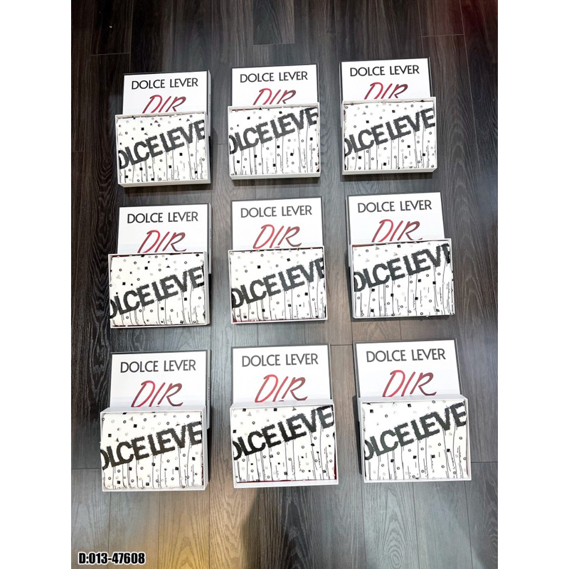 Áo phông Dol.Ce đính đá hoạ tiết chữ nổi bật mới