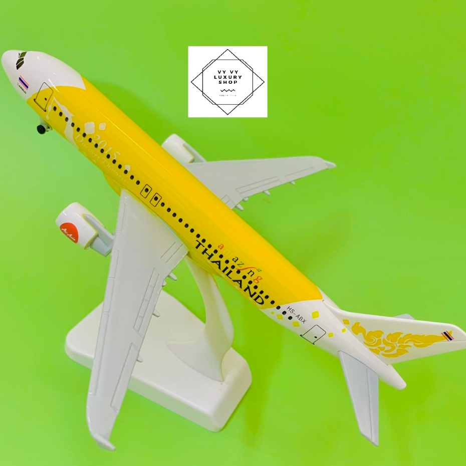 MÔ HÌNH MÁY BAY THAILAND AIR MÀU VÀNG LOẠI 1 CÓ BÁNH DÀI 20CM
