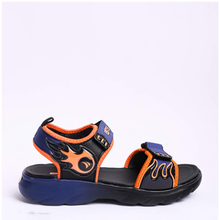 Sandal bé trai sale 150k ( giá tem 305k)  (Size 30-37)