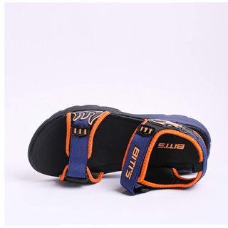 Sandal bé trai sale 150k ( giá tem 305k)  (Size 30-37)