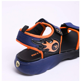 Sandal bé trai sale 150k ( giá tem 305k)  (Size 30-37)