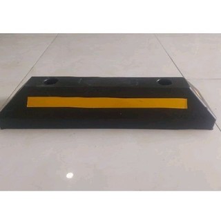 chặn bánh xe ô tô cao su chặn lùi xe ( 10 x 15 x 56 cm)