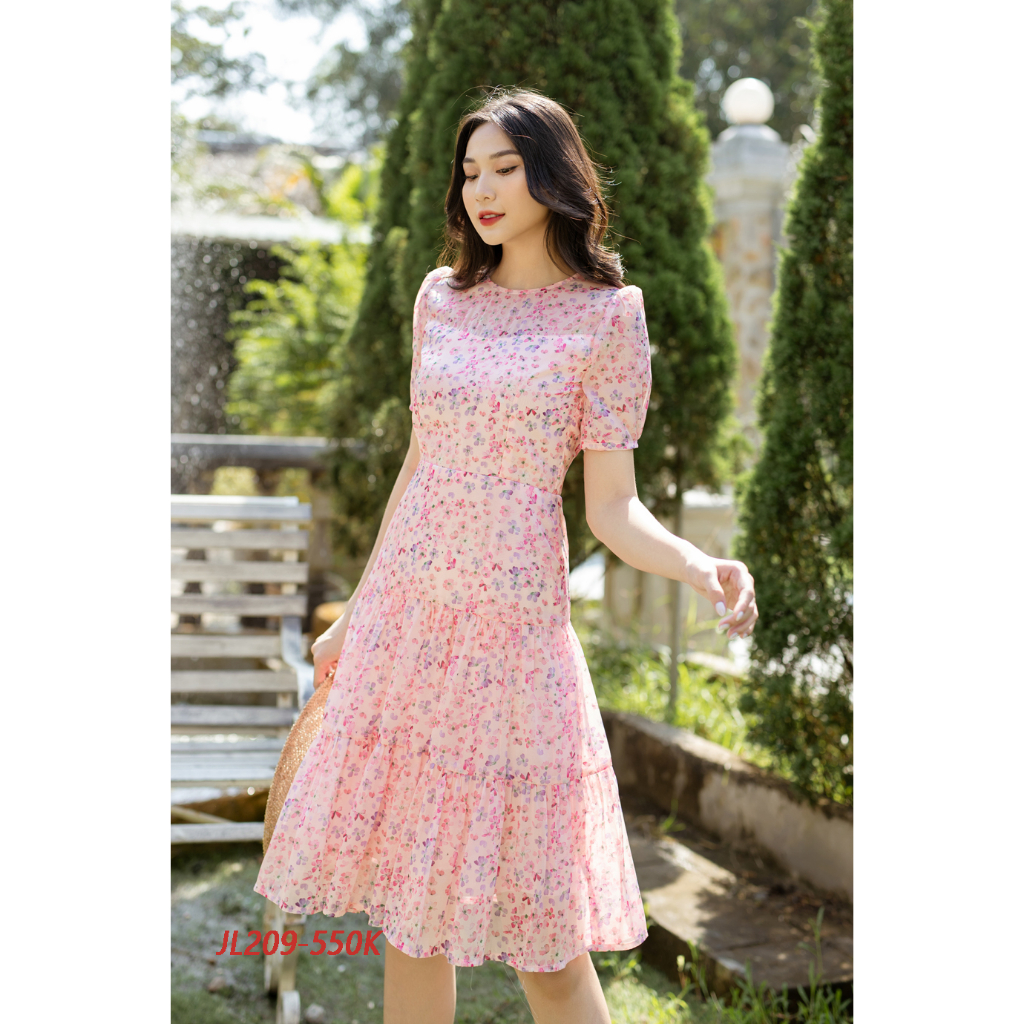 Jenny Le - Đầm tơ hoa tay ngắn tùng nhíu tầng  JL209