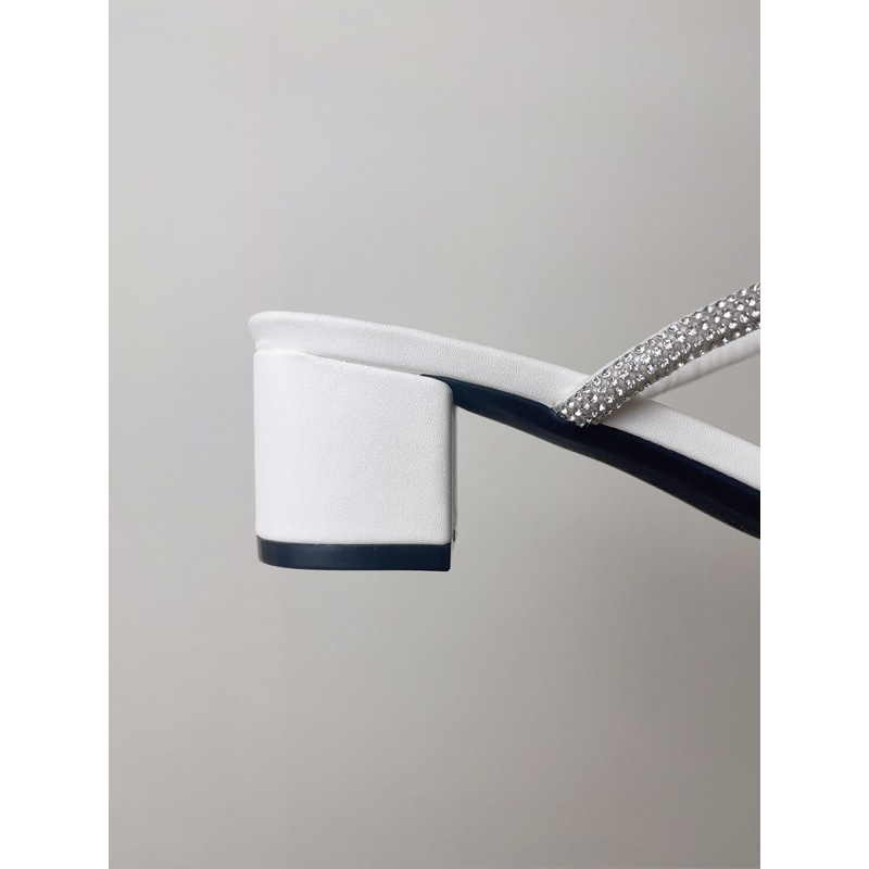 Dép sandal Cnk quai ngang đính đá lấp lánh sang chảnh gót vuông 5p hàng Fullbox phong cách trẻ trung cá tính nữ 2023 G15