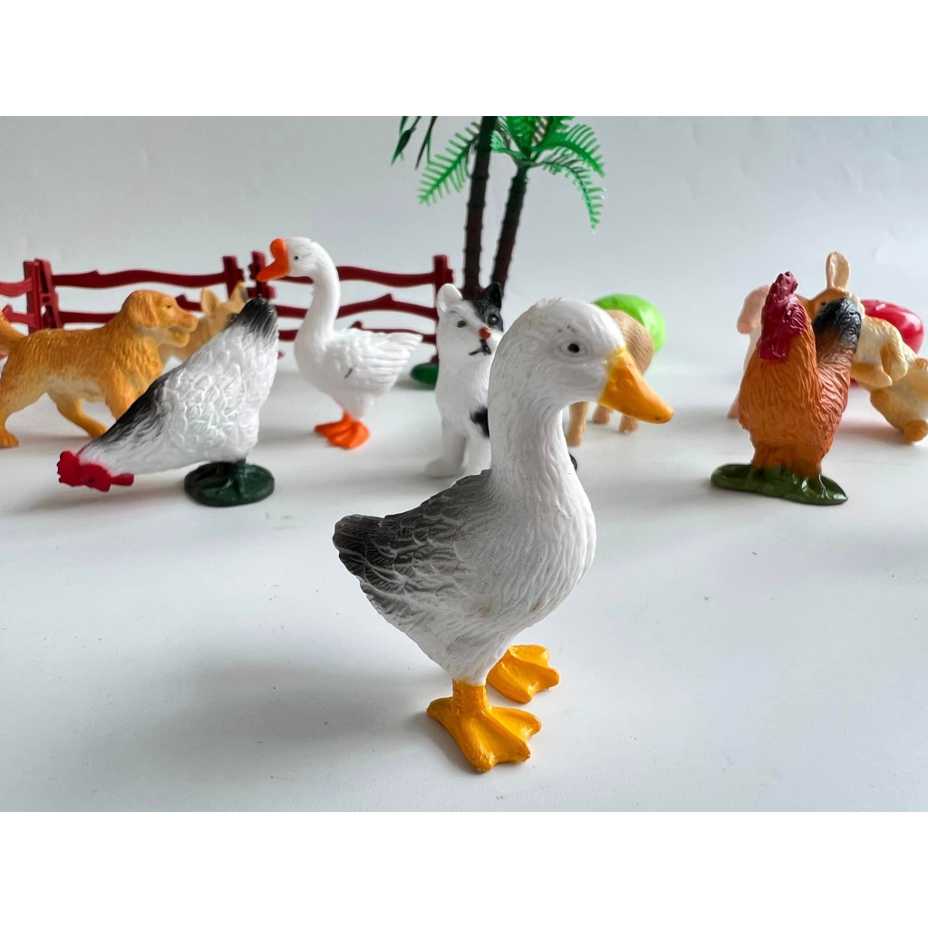 Bộ đồ chơi mô hình động vật và thẻ tranh giúp trẻ tư duy, sáng tạo