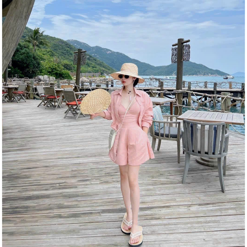 Set 3 món gồm áo bra cúp ngực, áo sơ mi form rộng mix quần đùi