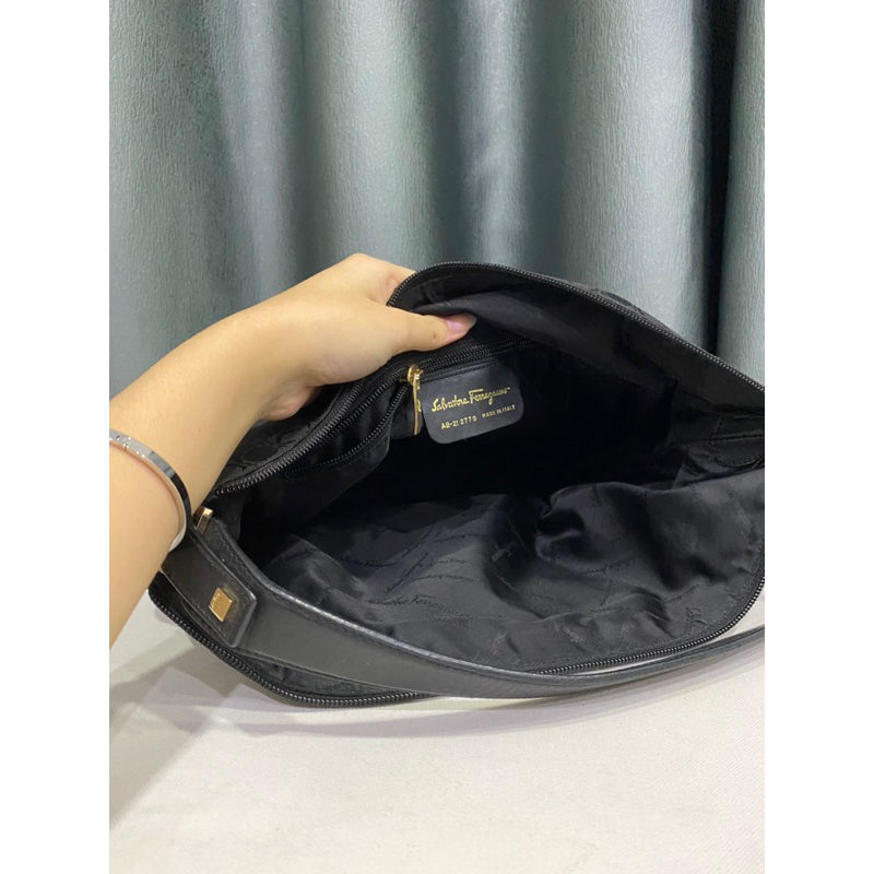 Túi si hiệu SALVATORE FERRAGAMO của Ý da phối vải