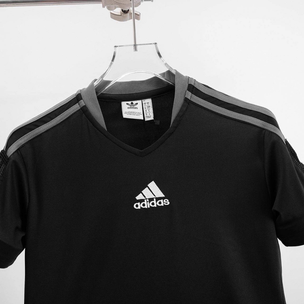 Bộ quần áo nam mùa hè phối màu thời trang, thoáng khí, thấm hút mồ hôi.