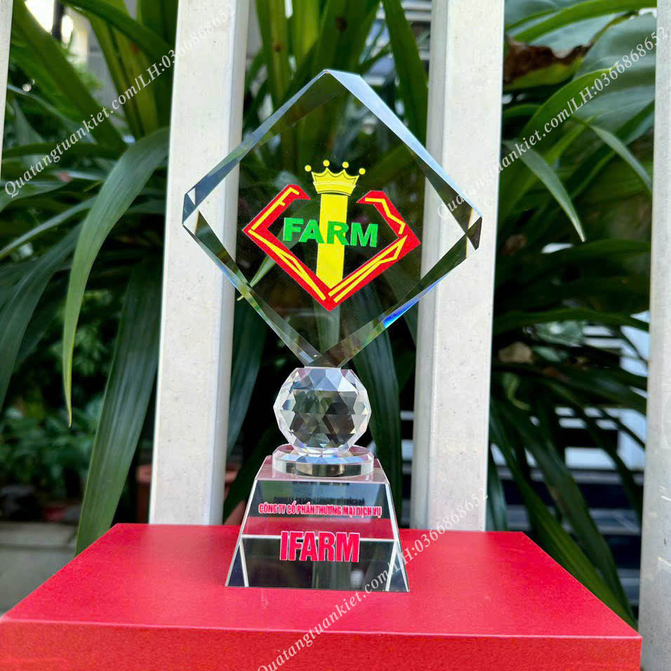 Cúp Pha Lê Vuông Ngiêng