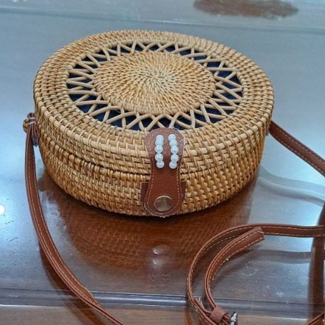 Túi xách mây hình trống tròn đan thủ công có dây da  điều chỉnh độ dài ngắn- họa tiết hoa văn- đeo chéo đeo vai