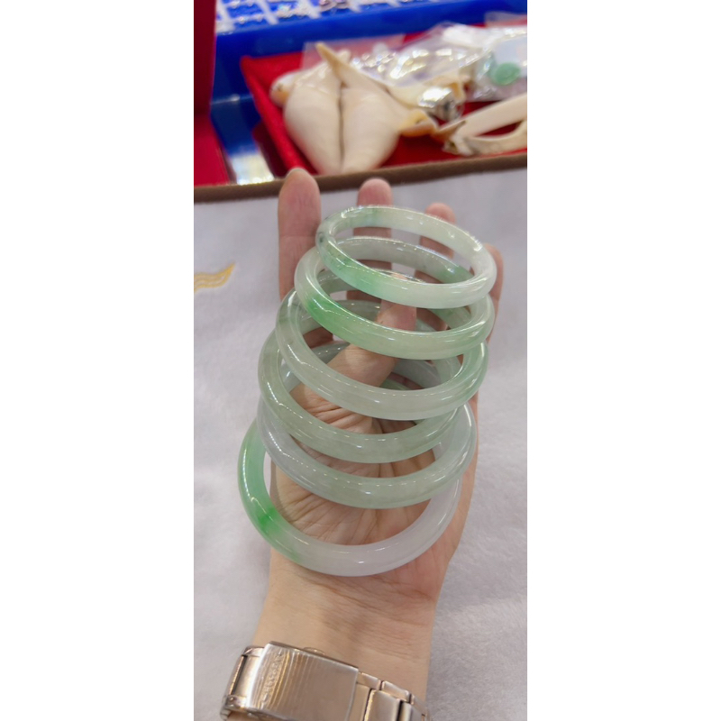 VÒNG TAY ĐÁ CẨM THACH JADEIT MÀU XANH TRẮNG  - BẢN TRÒN