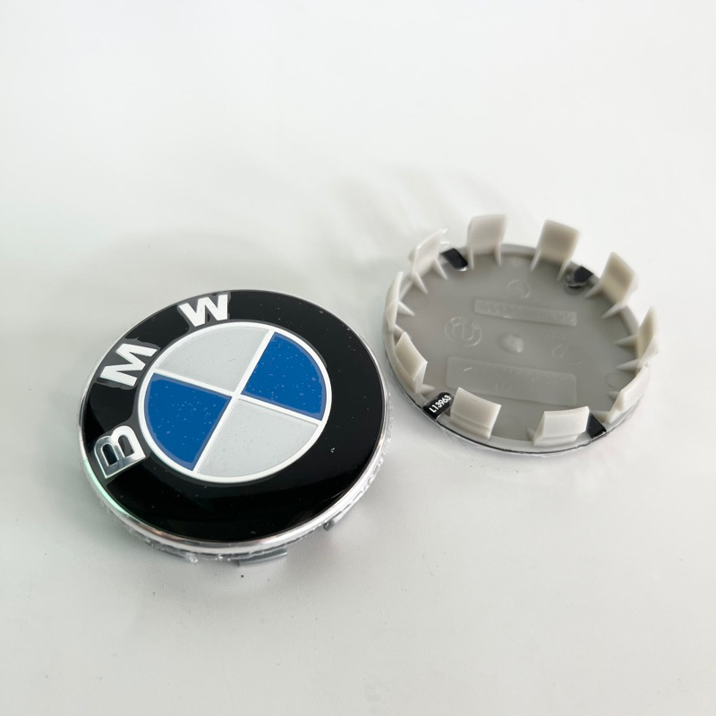Logo chụp mâm, ốp vành bánh xe ô tô BMW, Đường kính ngoài 68mm, chất liệu nhựa ABS cao cấp