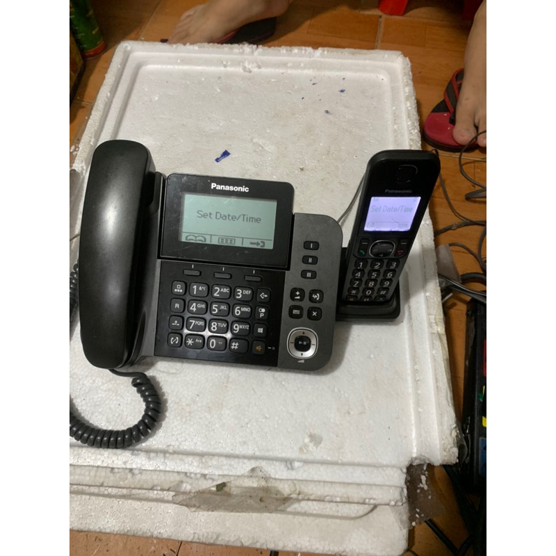 Điện thoại cố định kéo dài Panasonic KX-TGF310CX.màn hình hiển thị số, loa ngoài