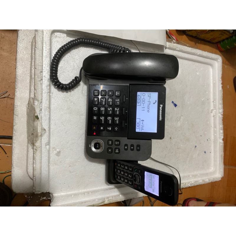 Điện thoại cố định kéo dài Panasonic KX-TGF310CX.màn hình hiển thị số, loa ngoài