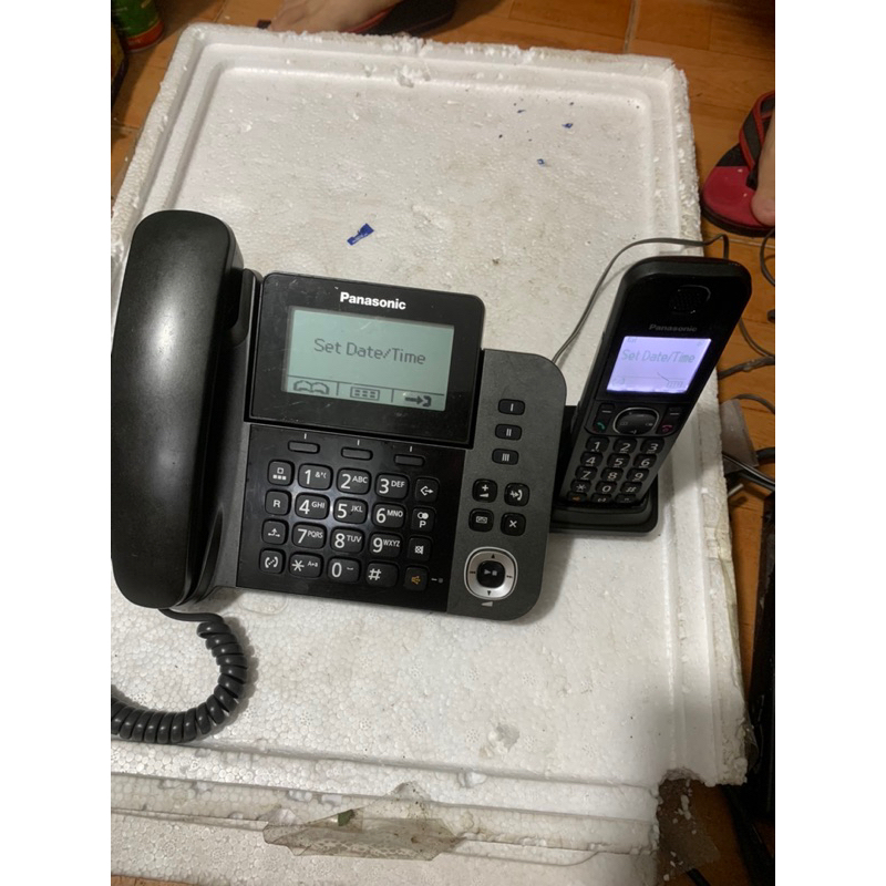Điện thoại cố định kéo dài Panasonic KX-TGF310CX.màn hình hiển thị số, loa ngoài