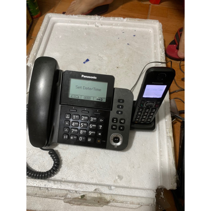 Điện thoại cố định kéo dài Panasonic KX-TGF310CX.màn hình hiển thị số, loa ngoài