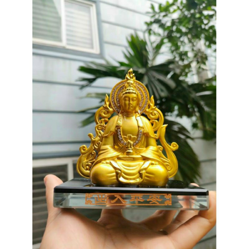 Tượng Quan Thế Âm đế kính đặt xe hơi