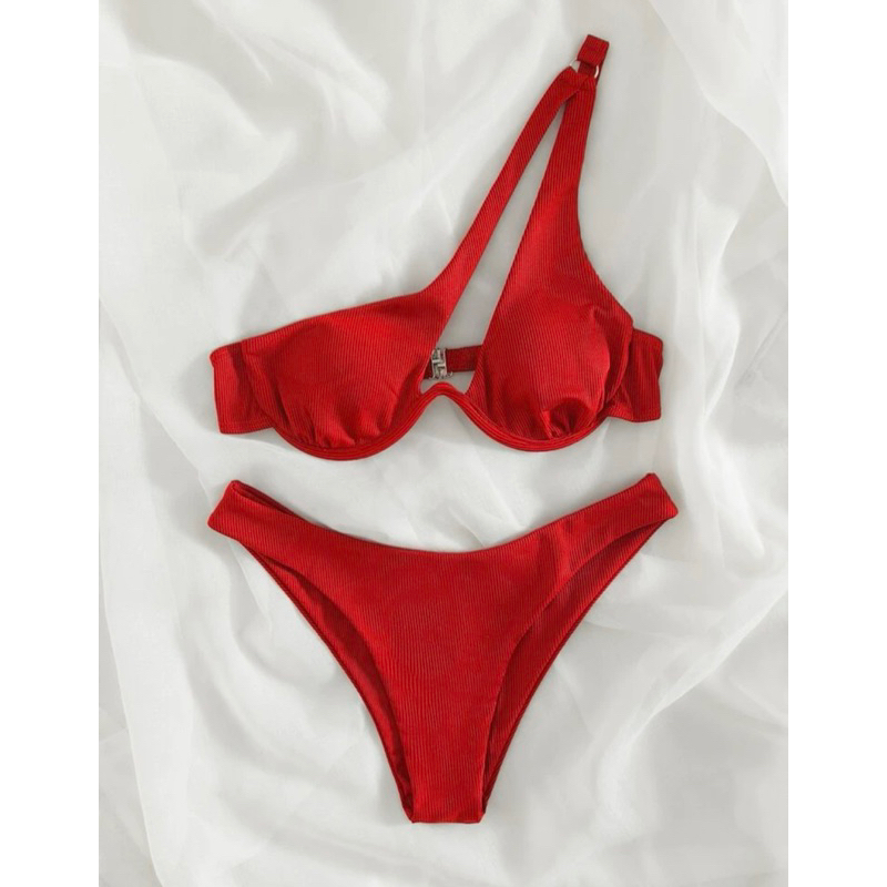 Bộ bikini hot đỏ có gọng ngực trendy