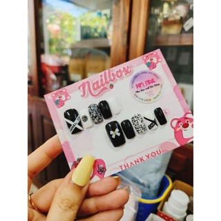 nailbox cn đen trắng