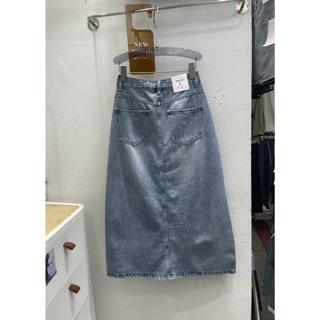 Chân váy jeans LYRA 2 cúc dọc xẻ trước viền đậm dưới cúc phong cách trẻ trung, năng động - CSYCD0120