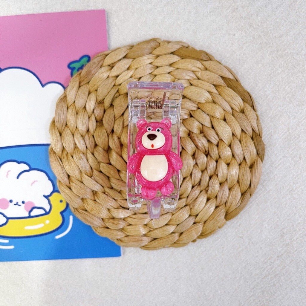 Kẹp tóc càng cua gắn sticker gấu dâu lotso đẹp hottrend có 3 răng / 5 răng càng cua xinh xắn