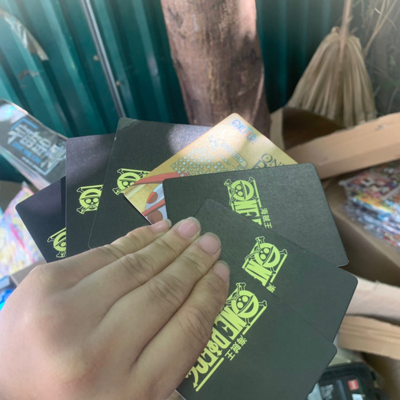 Dây thẻ bài One piece đảo hải tặc gồm 36 gói, thẻ có vip
