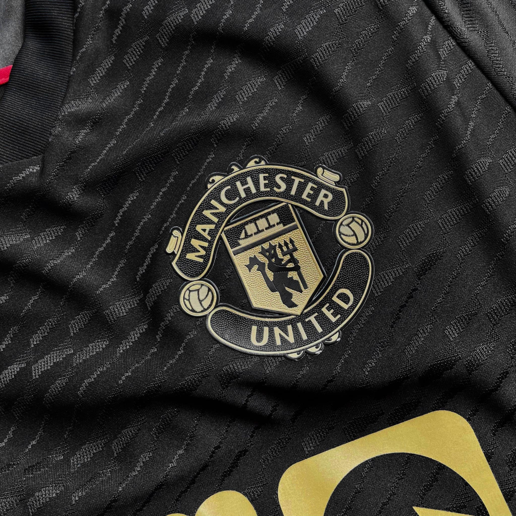 Áo jersey MU Concept Đen viền đỏ logo Vàng gold