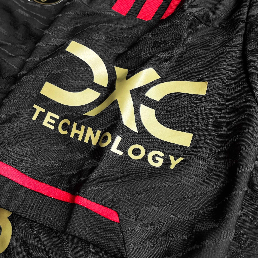 Áo jersey MU Concept Đen viền đỏ logo Vàng gold
