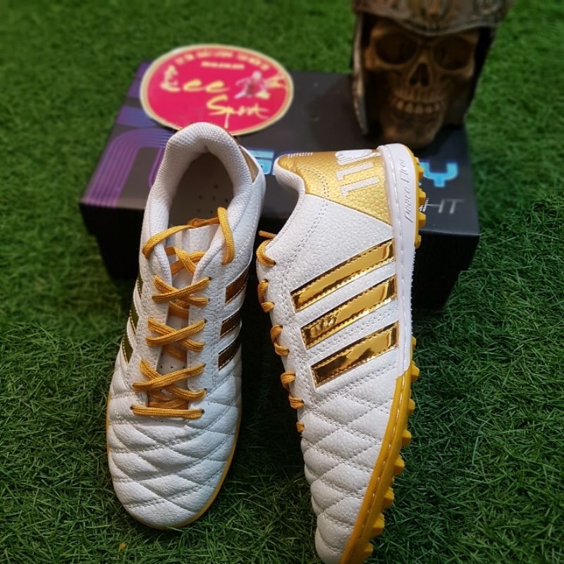 Giày bóng đá Toni Kroos