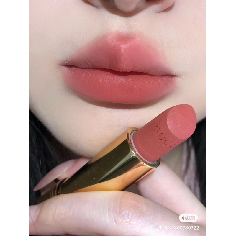 Son môi Gucci 519 308 208 217 505 bản vỏ vàng với chất son mướt mịn, lâu trôi