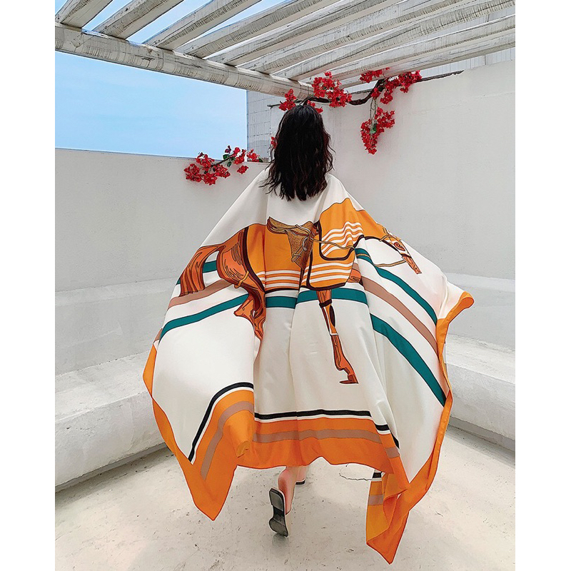 Khăn Choàng Hoạ Tiết Ngựa Vàng Cam Độc Lạ Dành Cho Các Quý Cô Sang Chảnh