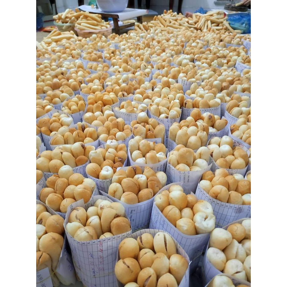 Bánh mì que Hải Phòng quết sẵn pate 10c