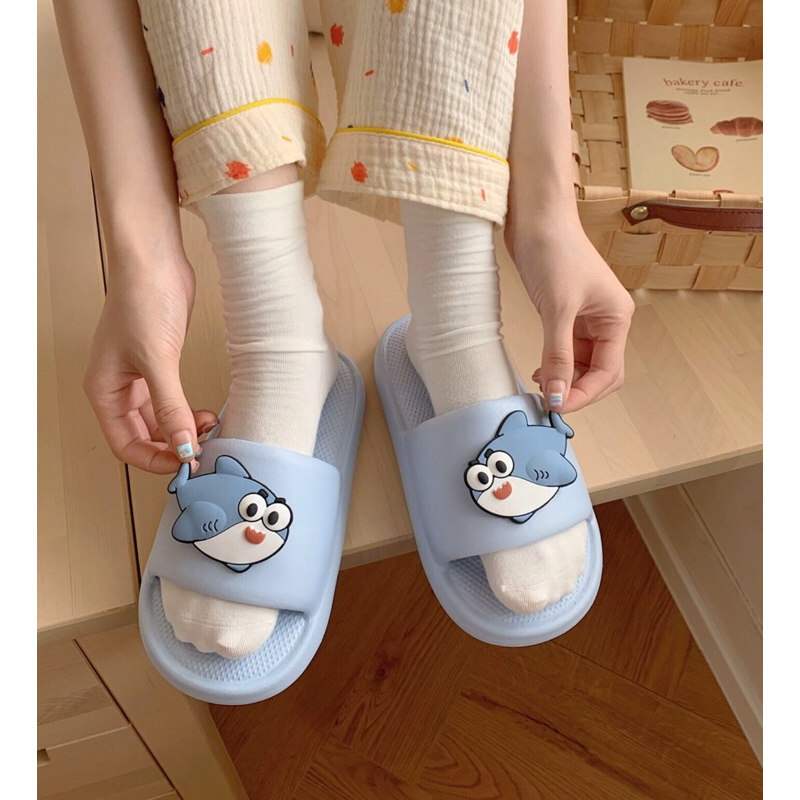 Dép quai ngang hình cá mập xanh dễ thương chất liệu Eva