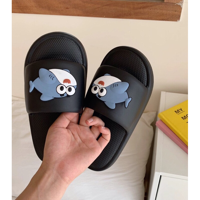 Dép quai ngang hình cá mập xanh dễ thương chất liệu Eva