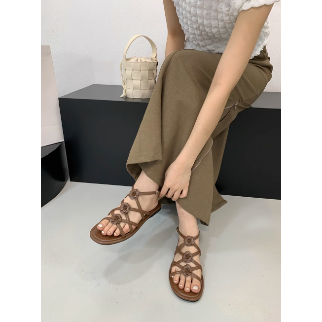 Giày sandal nữ quai mỏng đan đính hoa gót bằng hở mũi bệt thời trang mùa hè 2023