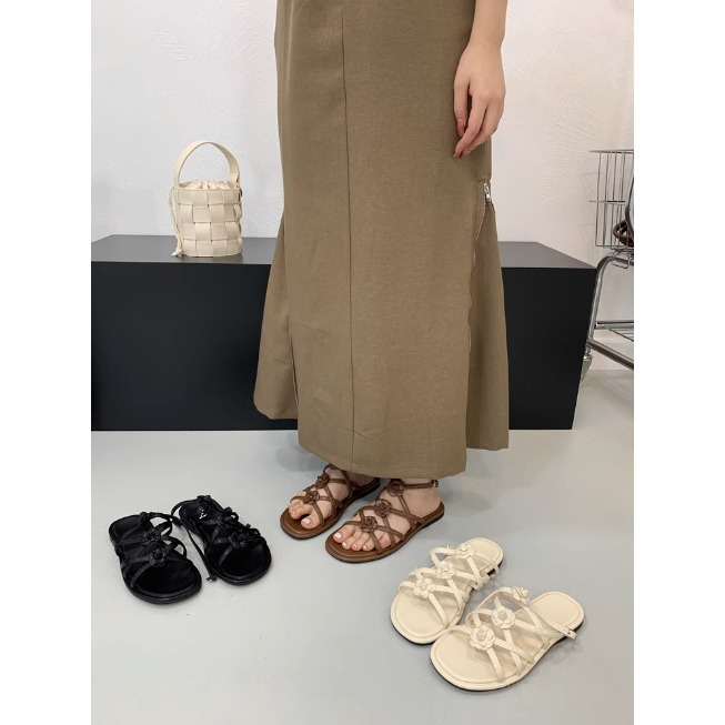 Giày sandal nữ quai mỏng đan đính hoa gót bằng hở mũi bệt thời trang mùa hè 2023