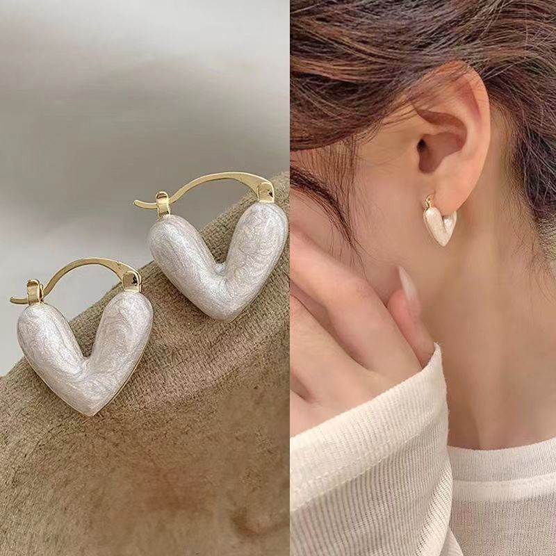 beautycoco🍊Khuyên Tai Tráng Men Trắng Hình Trái Tim Sang Trọng Thời Trang Cao Cấp Dễ Phối Đồ