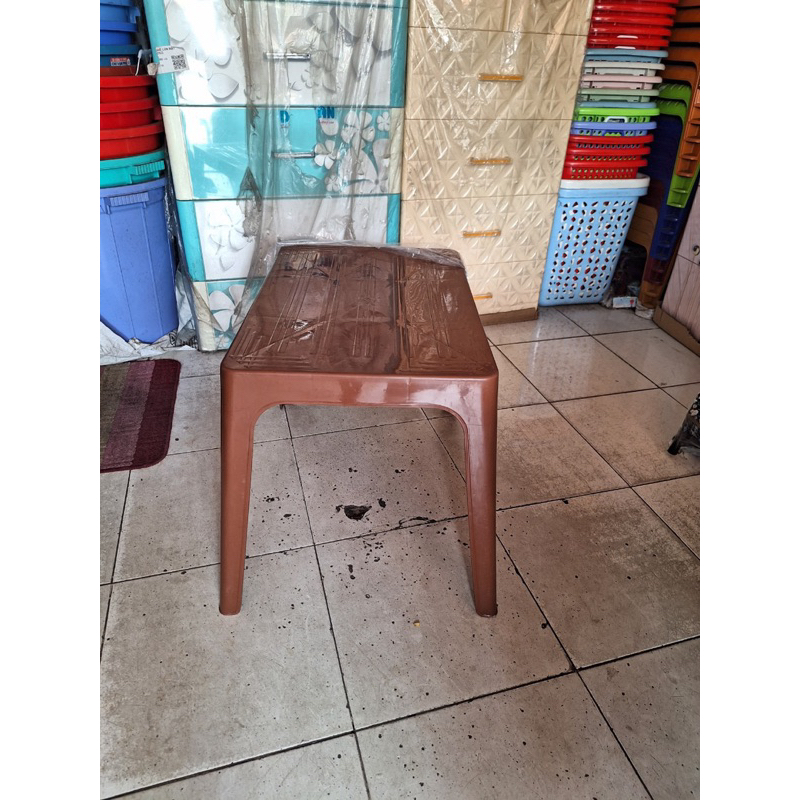 BÀN NHỰA MÀU NÂU