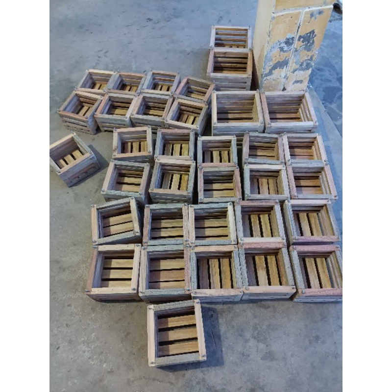 Giỏ gỗ trồng lan 15x15cm.