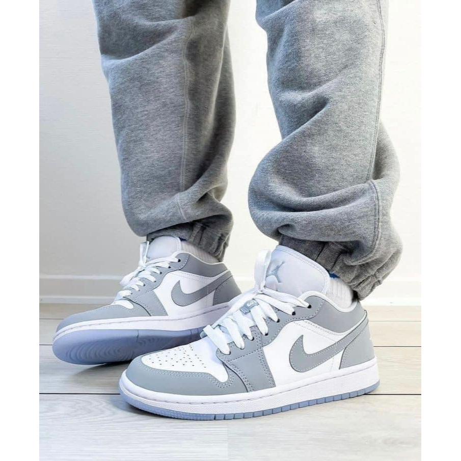 Giày Nike Jordan 1 Low Wolf Grey Chính Hãng 🔴SIMPLE SNEAKER🔴 Jordan 1 Cổ Thấp Màu Xám Nam Nữ Thời Trang DC0774-105