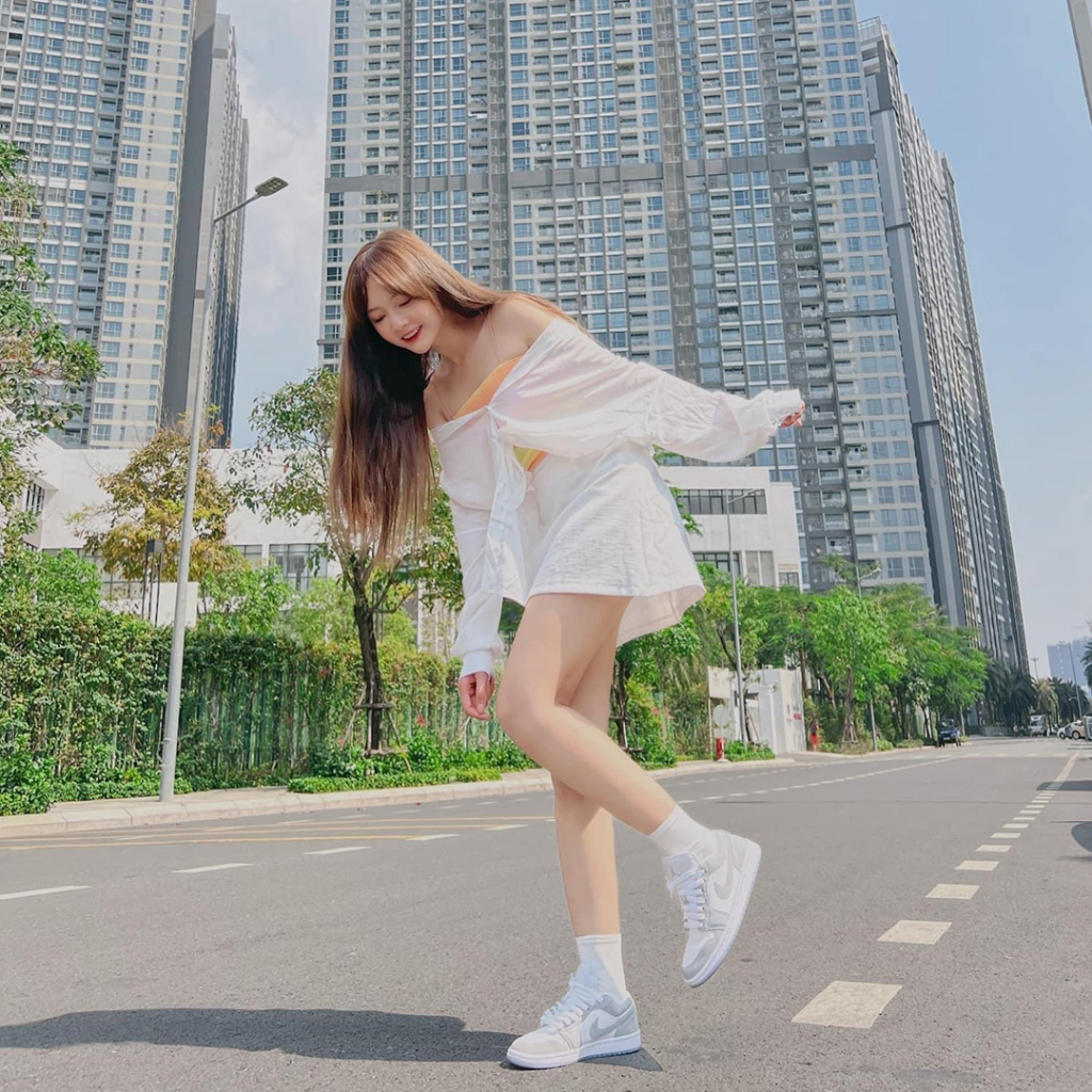 Giày Nike Jordan 1 Low Wolf Grey Chính Hãng 🔴SIMPLE SNEAKER🔴 Jordan 1 Cổ Thấp Màu Xám Nam Nữ Thời Trang DC0774-105