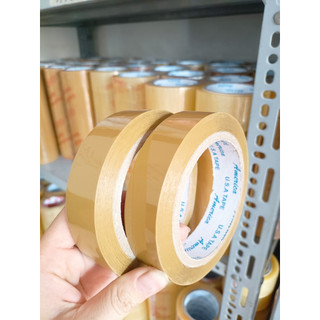 1 cuộn băng keo đục 24mm 100y, dùng dán bao bì, nắp hộp