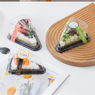 Hộp nhựa đựng bánh tam giác a03