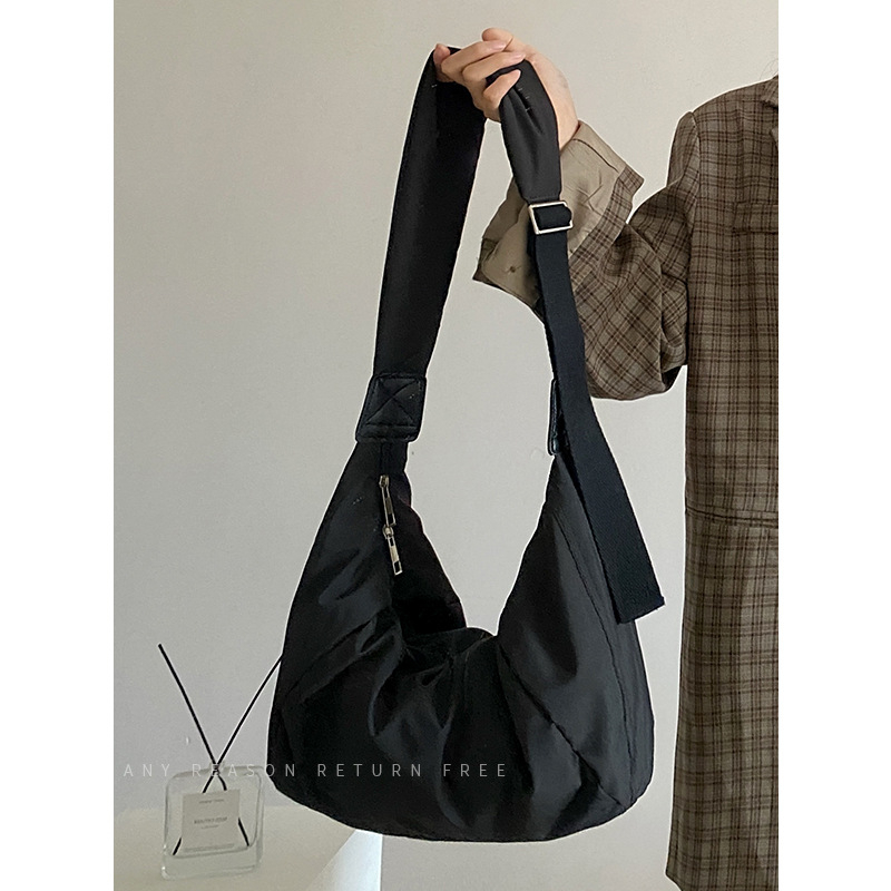 Túi đeo chéo nữ đẹp kẹp nách hottrend thời trang Hàn Quốc phong cách cá tính chất vải dù TX0116 Hana Bags