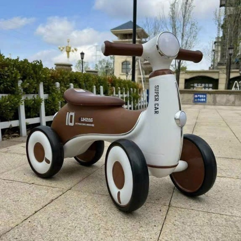 Xe chòi chân Vespa SUPER CAR có đèn và nhạc. khách chọn màu ib shop nhé