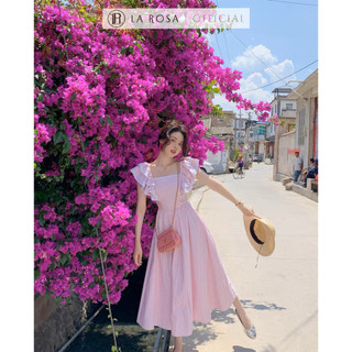 Váy Hồng Tiểu Thư Dáng Dài Cổ Vuông La Rosa Thiết Kế Tay Áo Bèo Phối Ren, Chất Thô Kẻ Lót Lụa Mềm Mịn Nhẹ Nhàng V1126