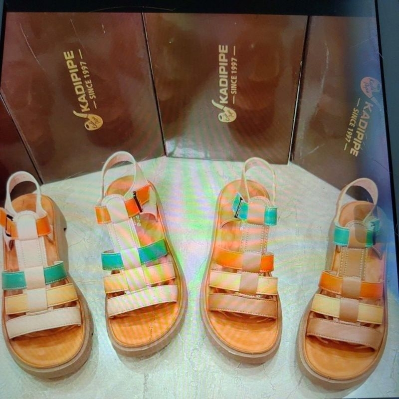 Sandan  thổ quảng châu mùa hè 2023  có hai màu pha.