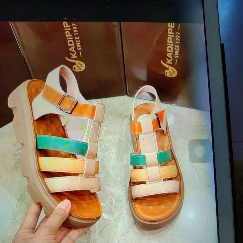 Sandan  thổ quảng châu mùa hè 2023  có hai màu pha.