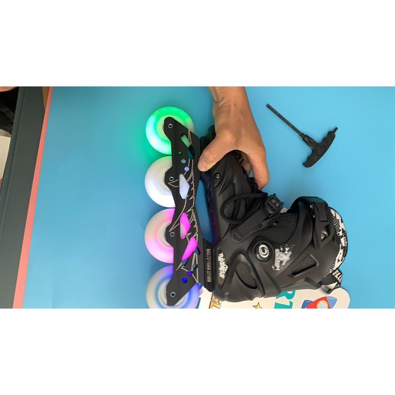 Giày patin Freestyle R6 full bánh sáng cao cấp, frame hợp kim