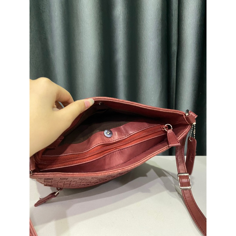 Túi si hiệu dáng đeo chéo đeo vai làm từ da dê đan của Nhật